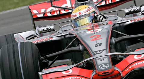 lewis-hamilton Lewis Hamilton en retard dans la course au titre en F1