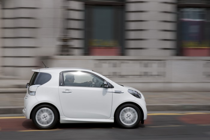 2011_Aston_Martin_Cygnet_003_4304