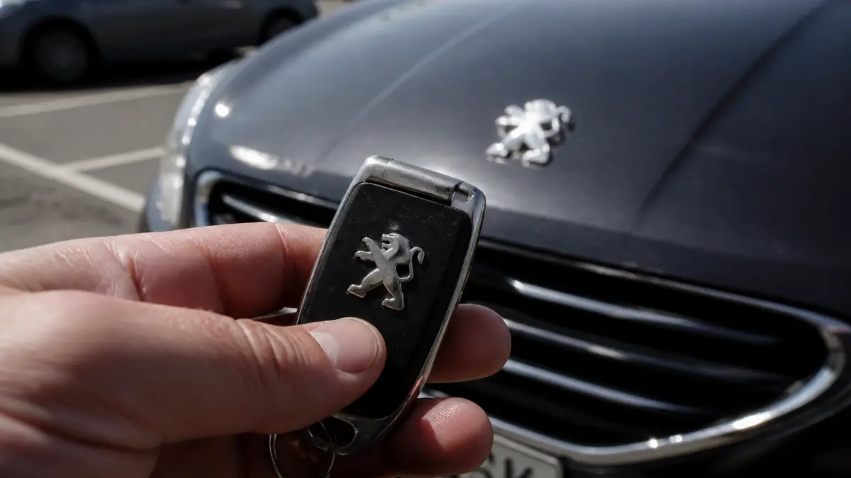 Logos de marques auto : ce que racontent vraiment leurs emblèmes