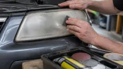 Phares opaques : les méthodes efficaces pour retrouver de la visibilité