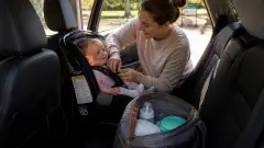 Voyager en voiture avec un bébé : organisation, pauses et sécurité