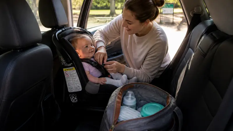 Voyager en voiture avec un bébé : organisation, pauses et sécurité