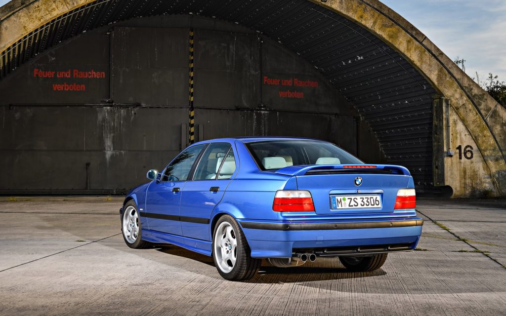 BMW Bleu Estoril