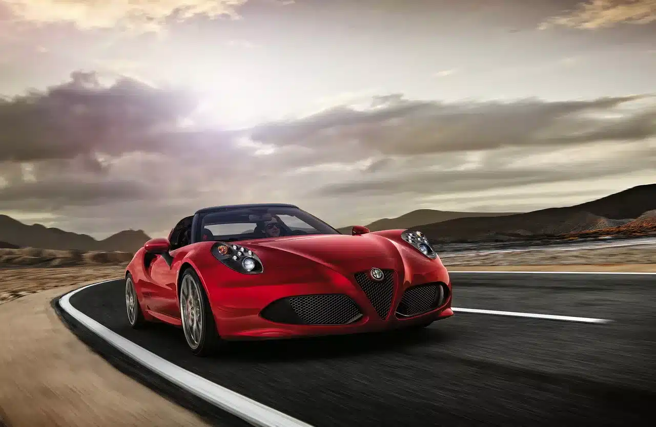 Alfa Romeo va lancer une 4C électrique, la 4E : une petite sœur pour la 33 Stradale ?
